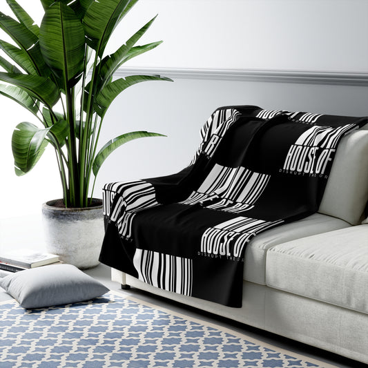 House of Raj âBarcodeâ Cozy Sherpa Fleece Blanket đ¤ - Perfect for Home Decor, Gift for Her, Warm Throw for Winter Nights, Black and White Design, Modern Style